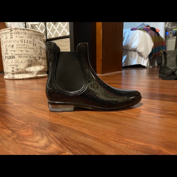 NWOT Rubber Rain Boots for Spring - Picture 2 of 4